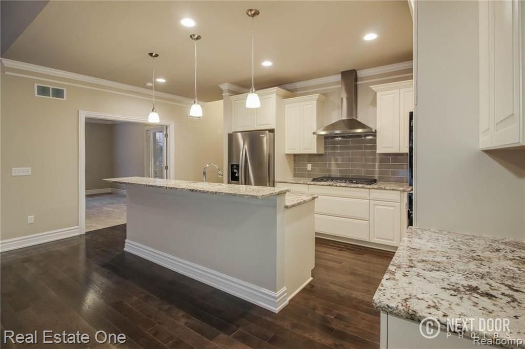 374 Verona Drive Rochester Hills, MI 48307 - Photo 4 of 34