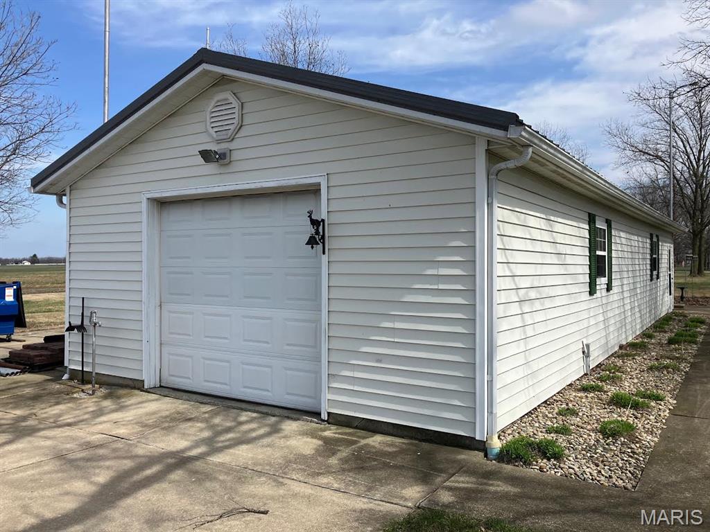 6811 Breese Road Aviston, IL 62216 - Photo 3 of 5