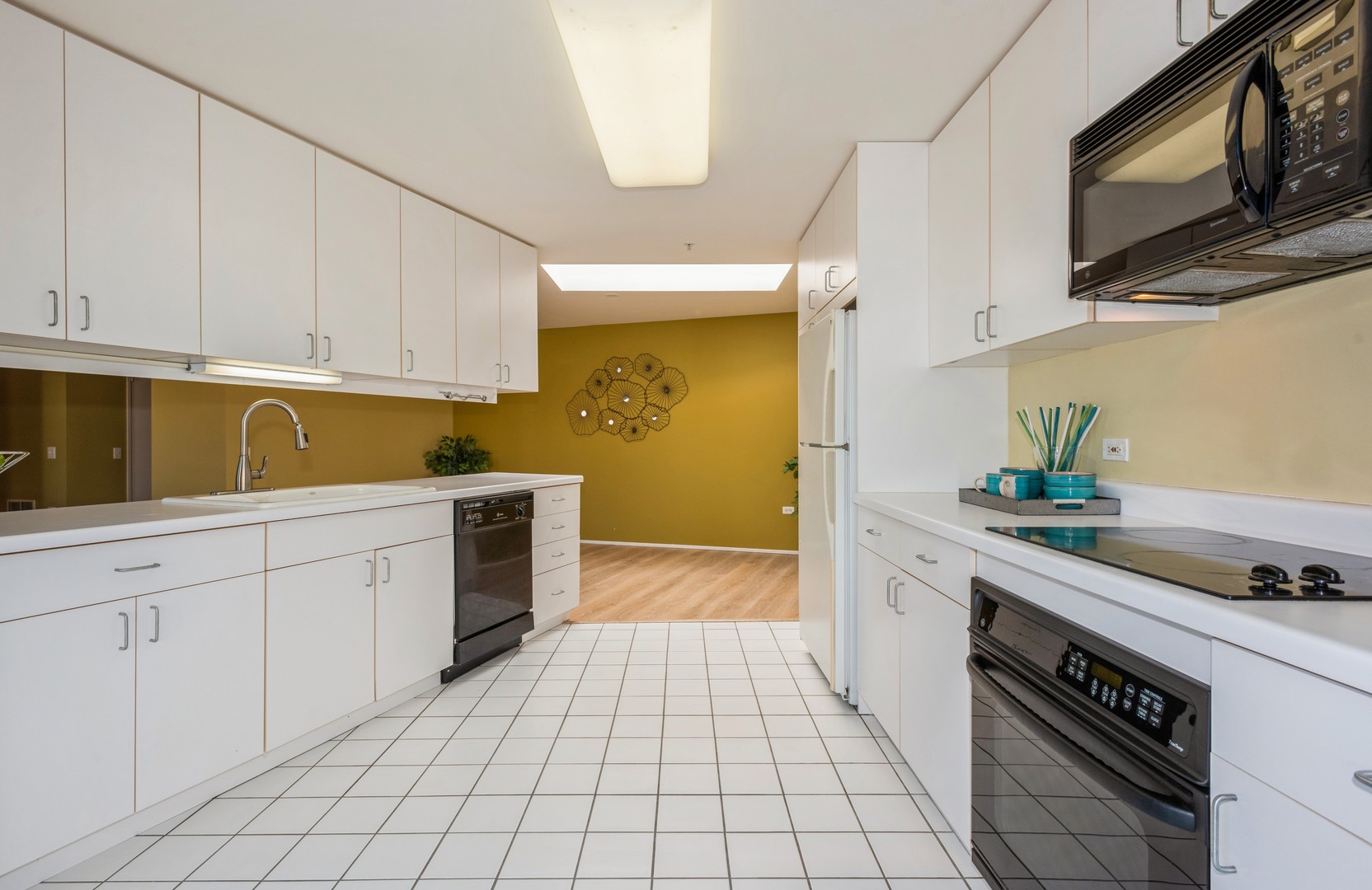 1625 Glenview Road, Unit 312 Glenview, IL 60025 - Photo 6 of 13 Gallery Image 6