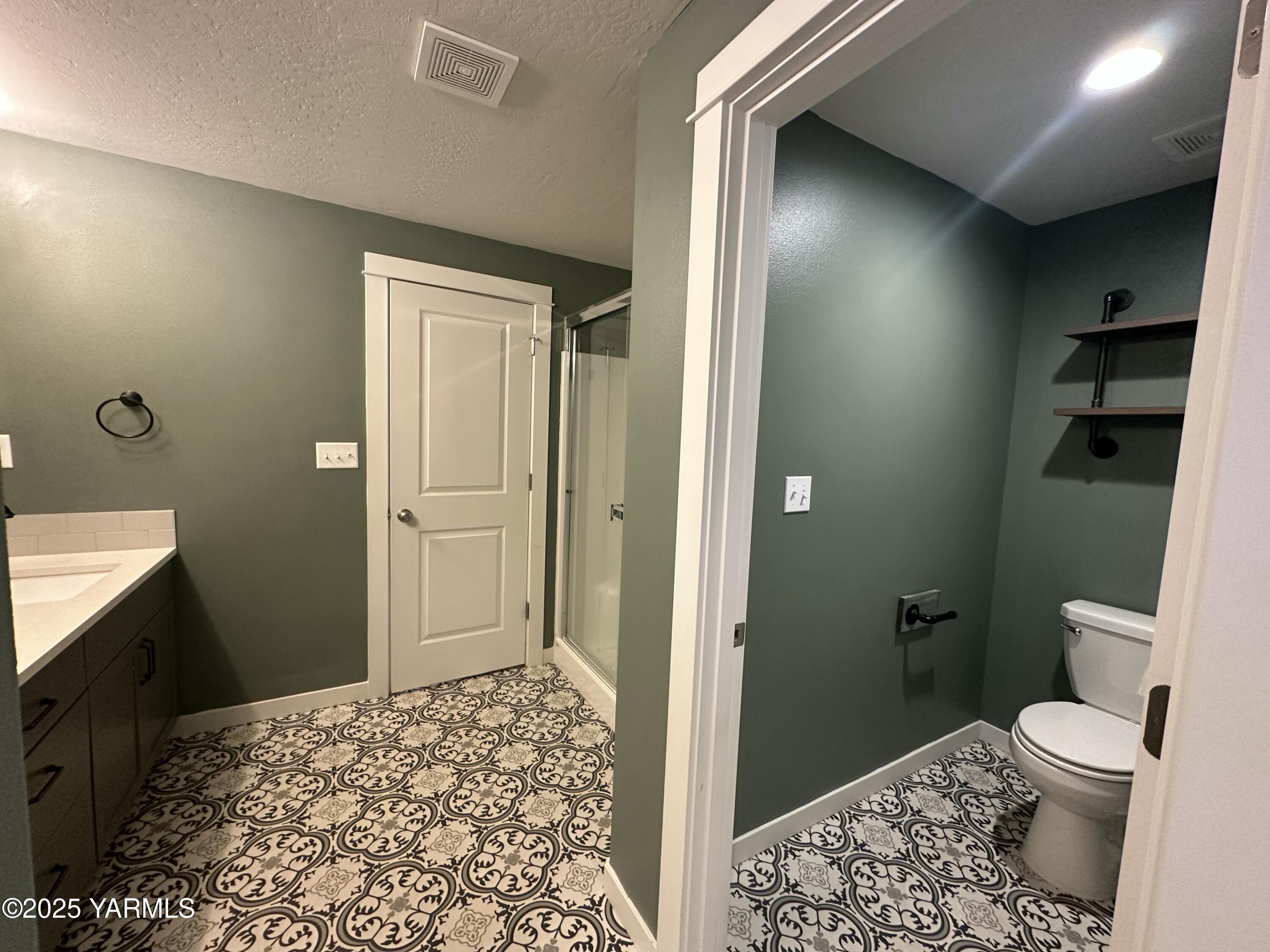519 LaCoursiere Street Moxee, WA 98936 - Photo 24 of 28 a bathroom with a sink and a toilet