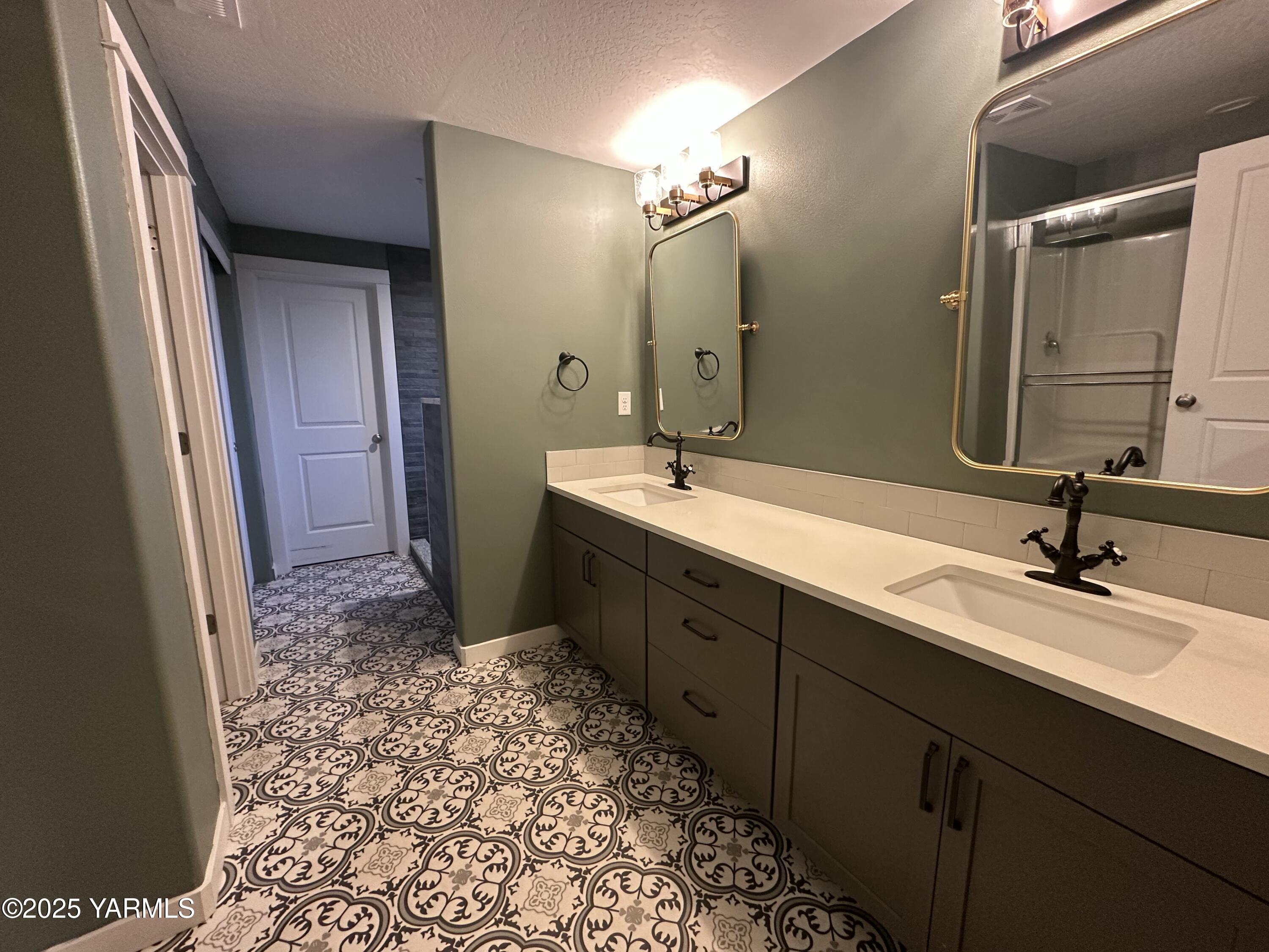 519 LaCoursiere Street Moxee, WA 98936 - Photo 26 of 28 a bathroom with a double vanity sink mirror and double