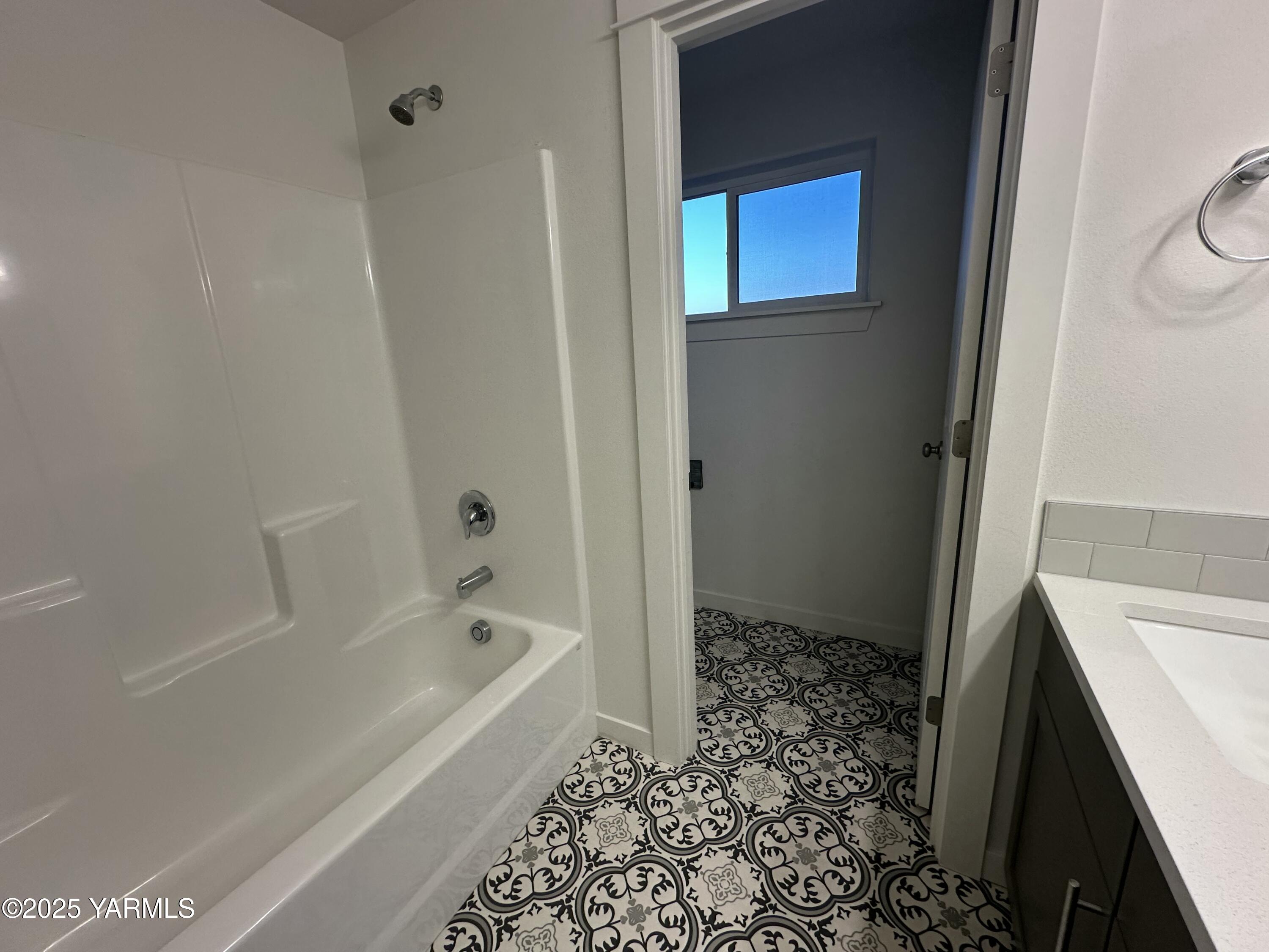 519 LaCoursiere Street Moxee, WA 98936 - Photo 28 of 28 a bathroom with a bathtub and a shower