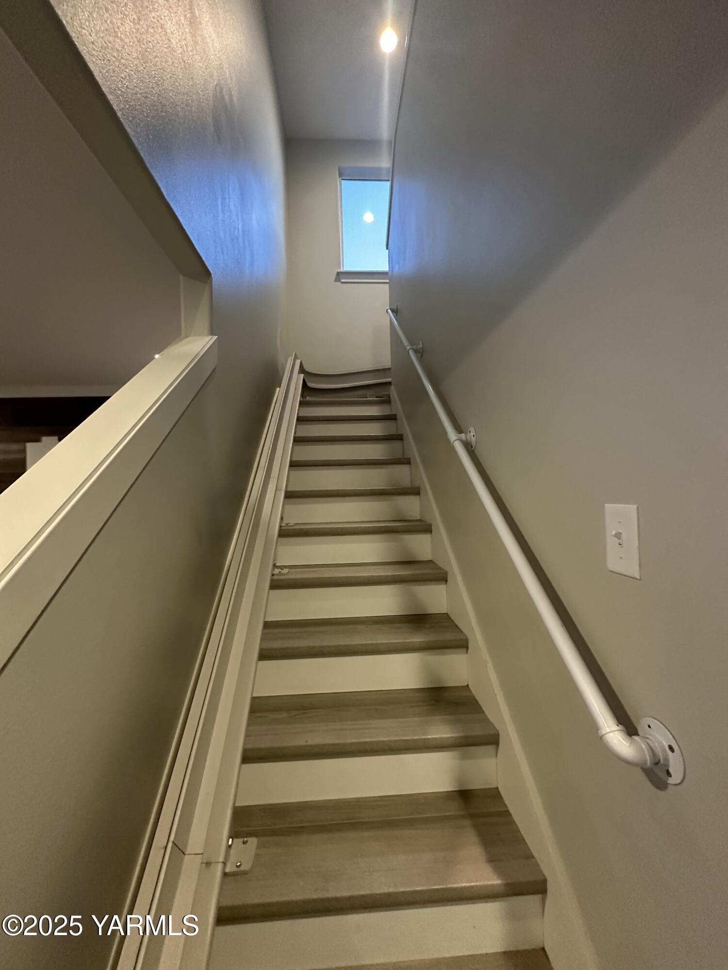 519 LaCoursiere Street Moxee, WA 98936 - Photo 3 of 28 IMG_20251203_105809