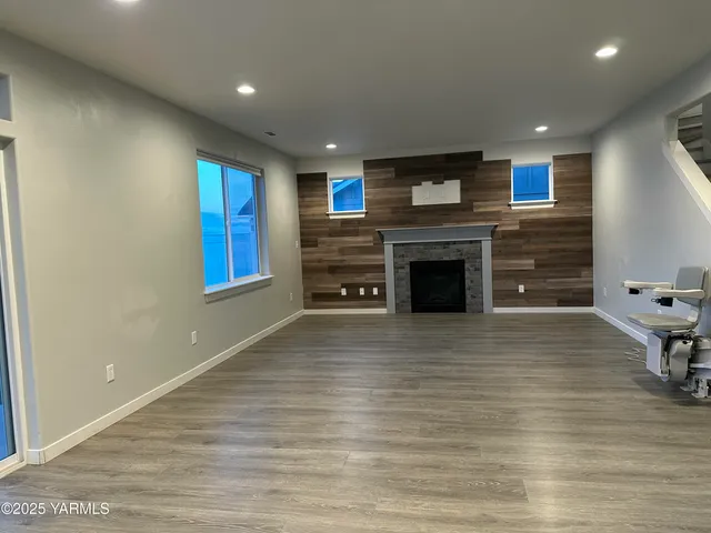 a view of a livingroom with a fireplace
