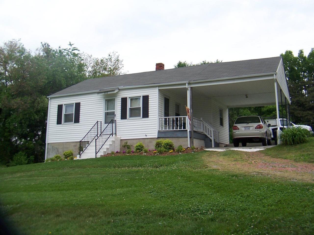 2018 Kessler Road Northeast Roanoke, VA 24012 - Photo 1 of 4 front