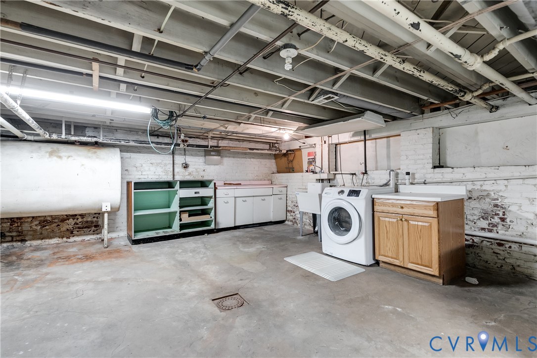4617 Sylvan Road Richmond, VA 23225 - Photo 27 of 33 a utility room with dryer and washer