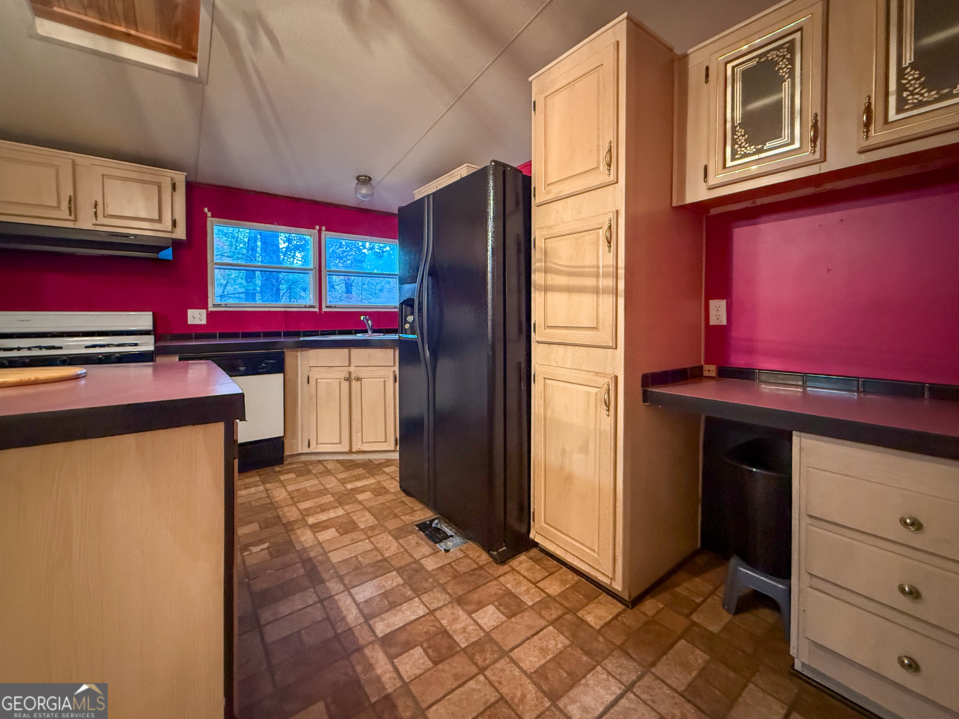 431 Paradise Valley Road Cleveland, GA 30528 - Photo 8 of 27 a kitchen with stainless steel appliances granite countertop a stove and a refrigerator