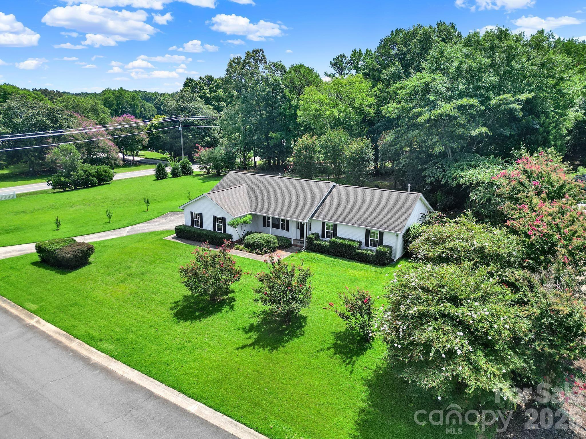 1805 Lillian Lane Fort Mill, SC 29708 - Photo 34 of 37 Gallery Image 34