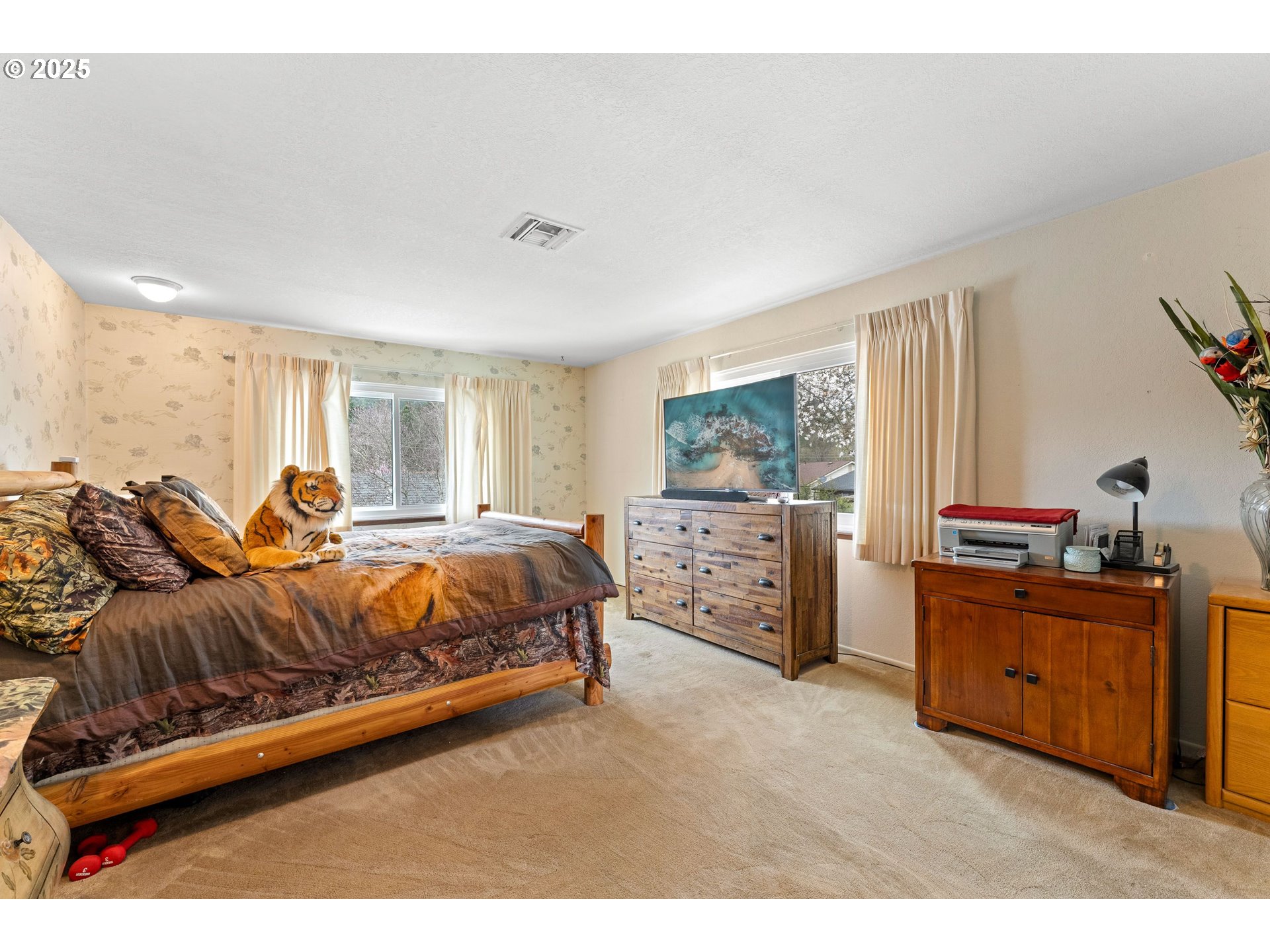109 Hickory Drive Rogue River, OR 97537 - Photo 13 of 28 a spacious bedroom with a bed and wooden floor