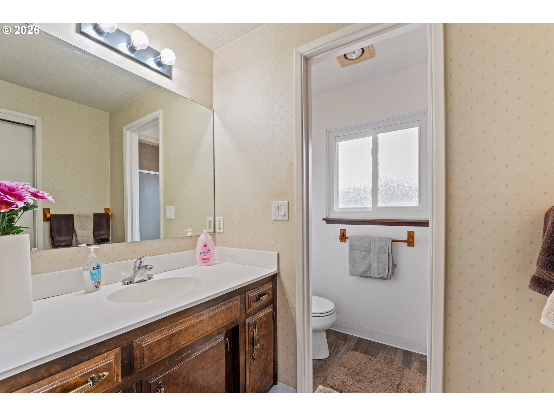 109 Hickory Drive Rogue River, OR 97537 - Photo 15 of 28 a bathroom with a sink vanity granite and a mirror
