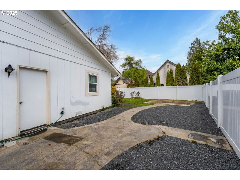 109 Hickory Drive Rogue River, OR 97537 - Photo 23 of 28 a view of outdoor space