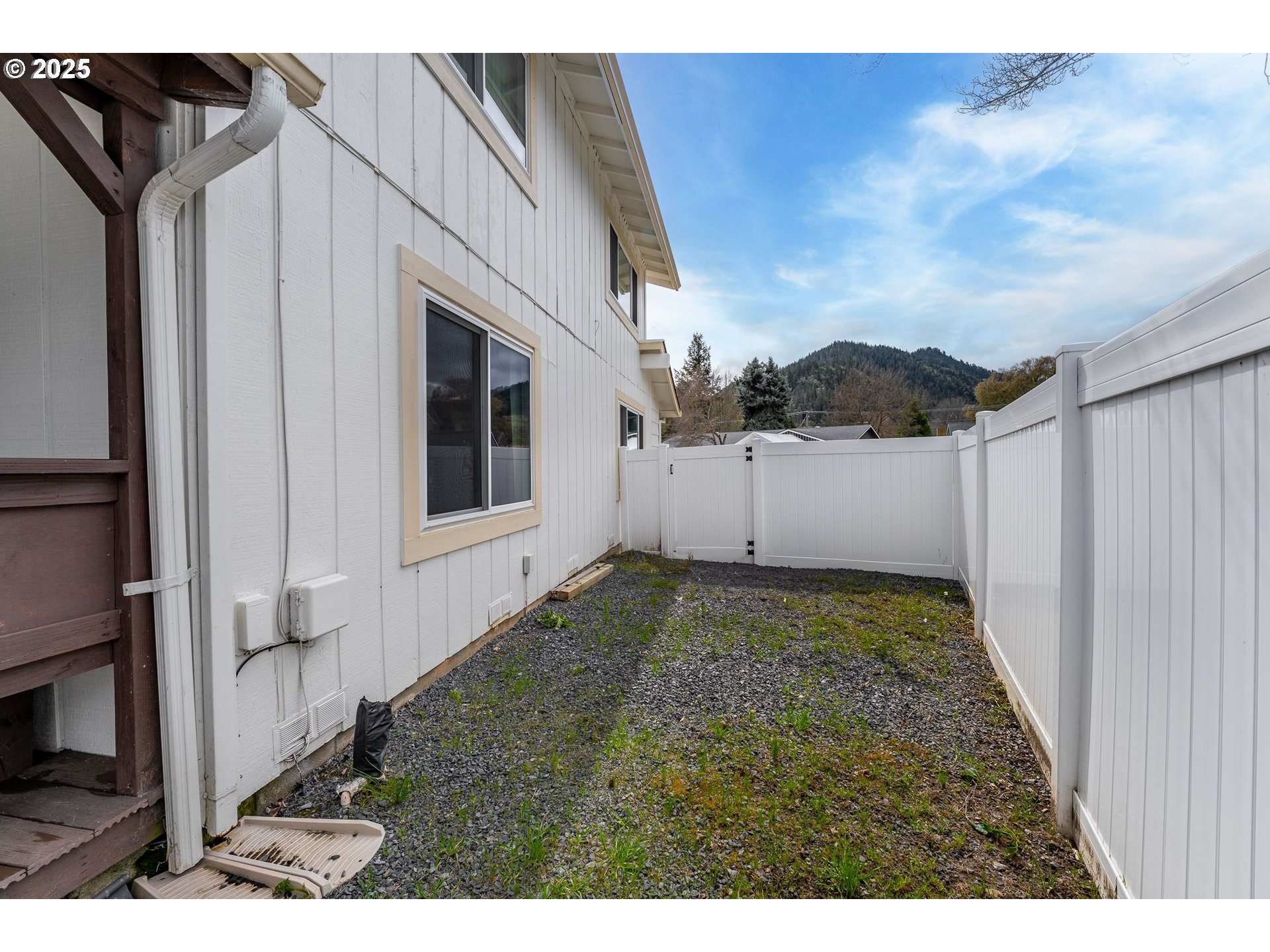 109 Hickory Drive Rogue River, OR 97537 - Photo 25 of 28 a view of small space