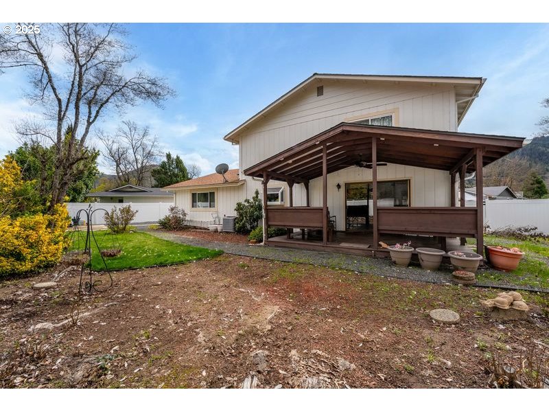 109 Hickory Drive Rogue River, OR 97537 - Photo 27 of 28 a view of a chair and table in the backyard