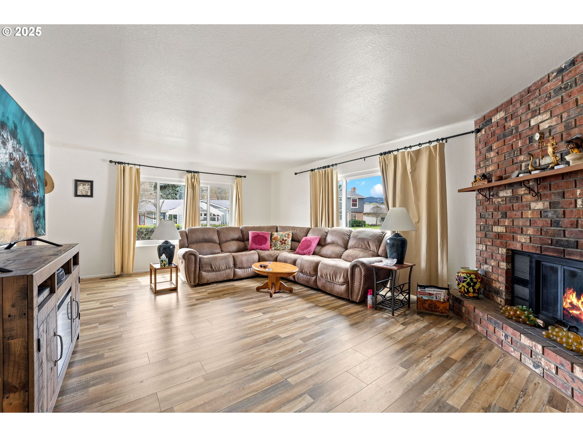 109 Hickory Drive Rogue River, OR 97537 - Photo 7 of 28 a living room with furniture and a fireplace