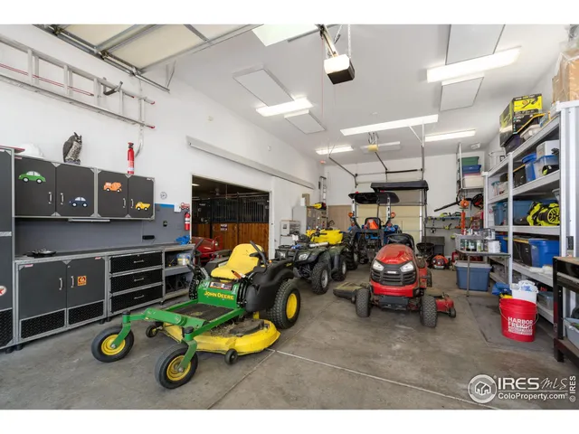 a view of a parking area