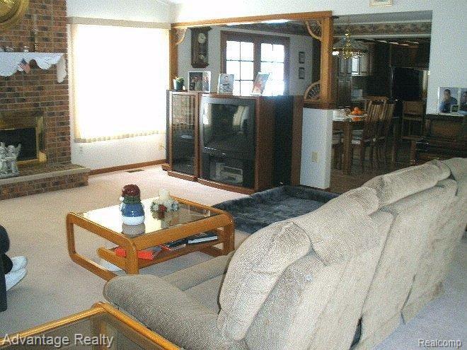 10040 Division Road Columbus, MI 48063 - Photo 12 of 16 GREAT ROOM