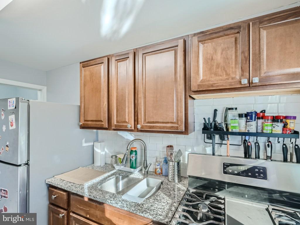 749 South Woodington Road Baltimore, MD 21229 - Photo 12 of 25 Kitchen