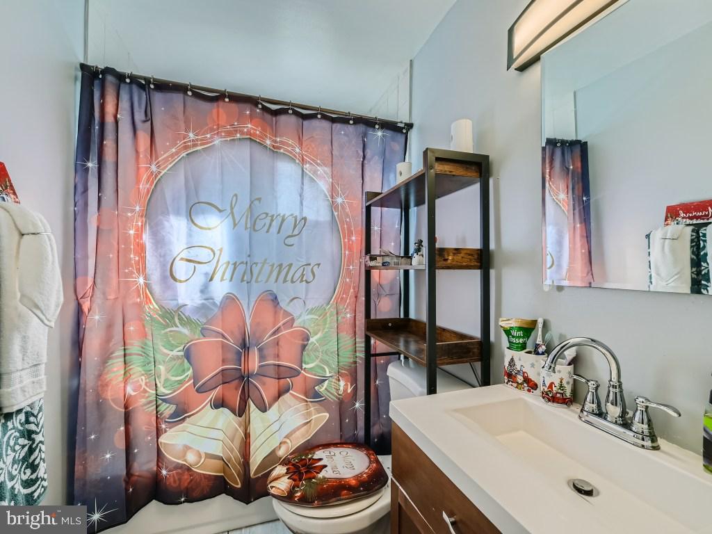 749 South Woodington Road Baltimore, MD 21229 - Photo 17 of 25 Upper Level Bathroom