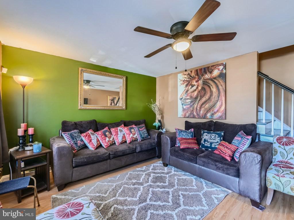 749 South Woodington Road Baltimore, MD 21229 - Photo 6 of 25 Living Room