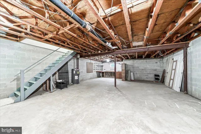 a view of an empty room with furniture