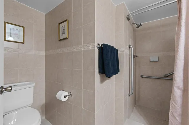 a en suite bathroom with a sink and a mirror
