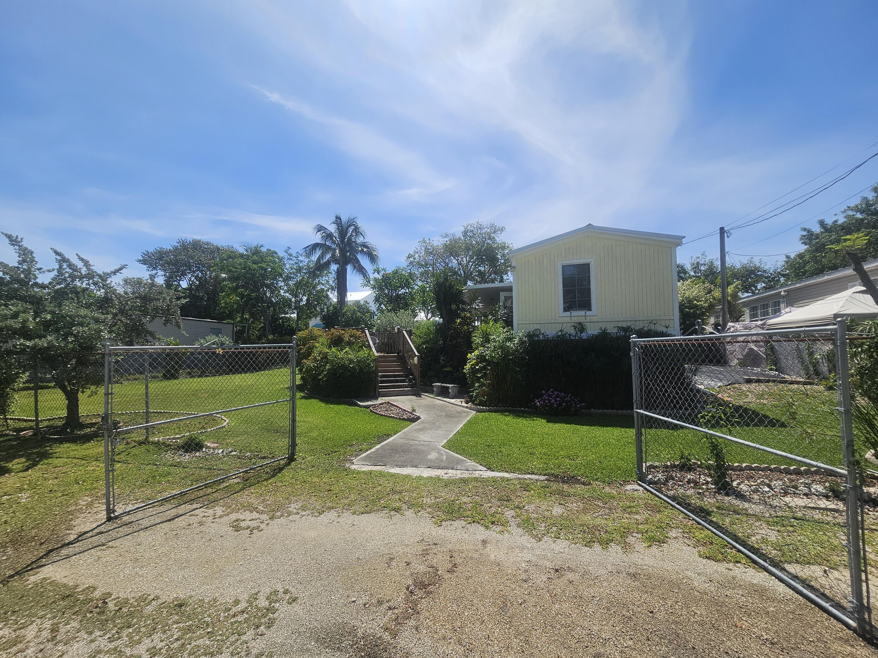 917 Plantation Road Key Largo, FL 33037 - Photo 2 of 31 917 Plantation Rd