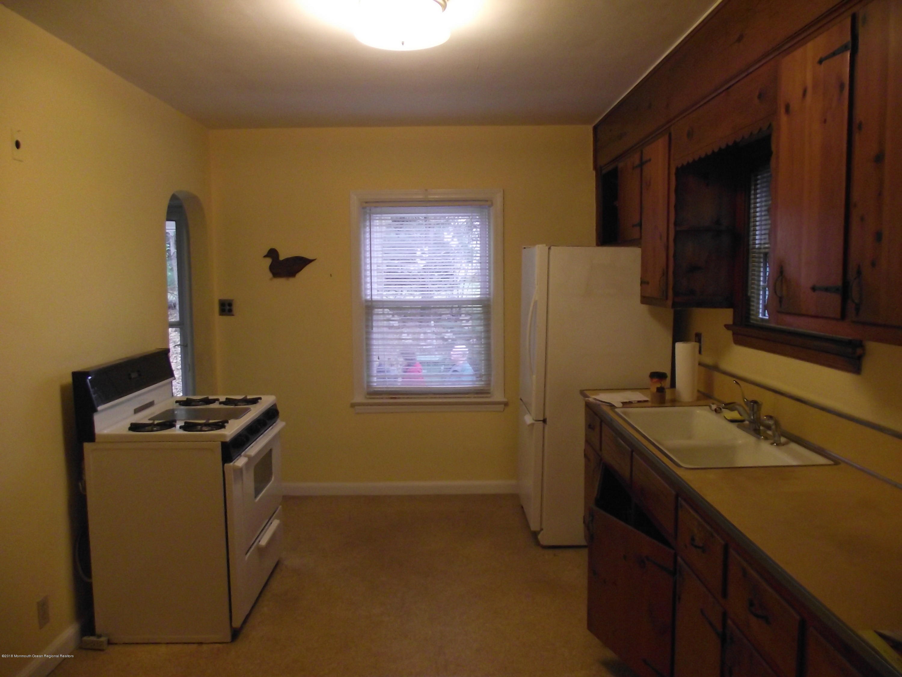 44 Dutch Lane Road Marlboro, NJ 07746 - Photo 5 of 28 DSCF2410