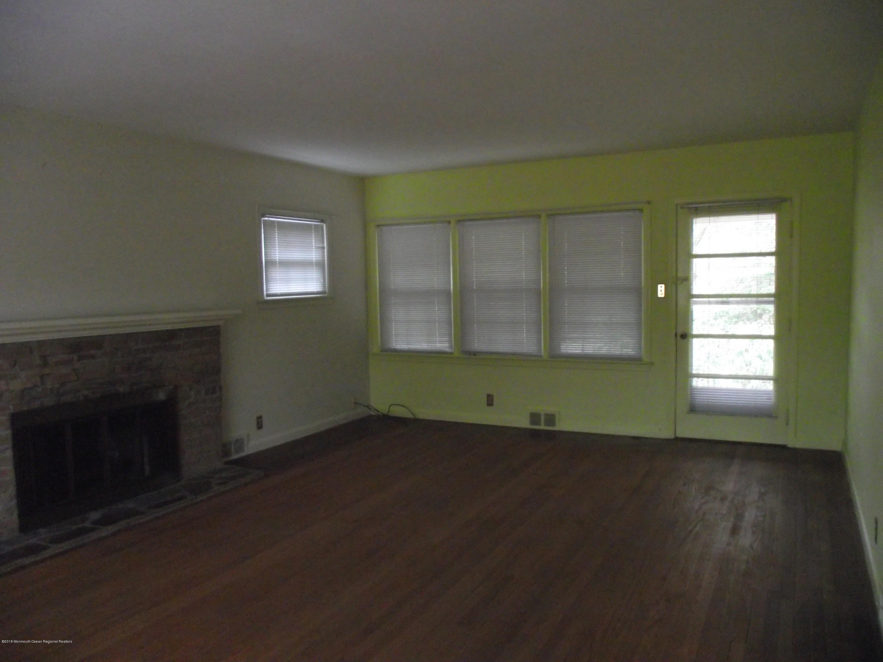 44 Dutch Lane Road Marlboro, NJ 07746 - Photo 9 of 28 DSCF2414