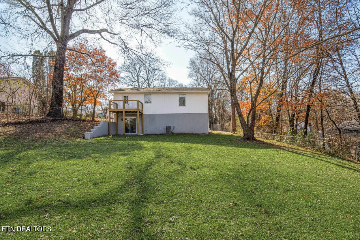 2324 Roundtree Road Knoxville, TN 37923 - Photo 33 of 39 staged-yard 3