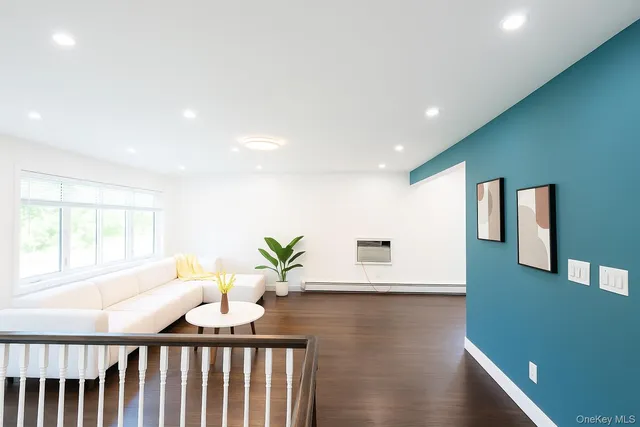 $1,150,000 | 18 Park Drive East, Syosset, NY 11791