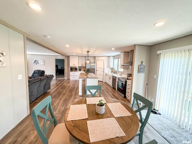 $215,000 | 119 South 6th Street Southwest, Clay City, IL 62824