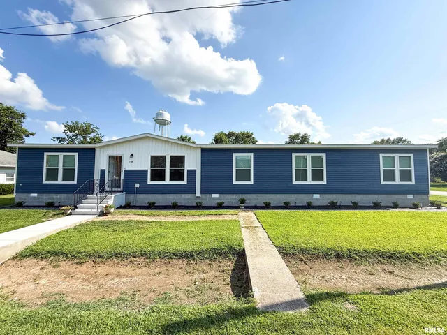 $215,000 | 119 South 6th Street Southwest, Clay City, IL 62824