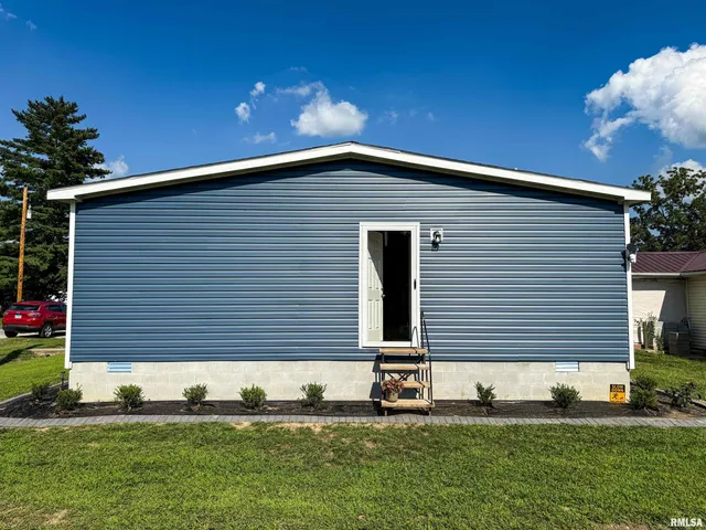 $215,000 | 119 South 6th Street Southwest, Clay City, IL 62824