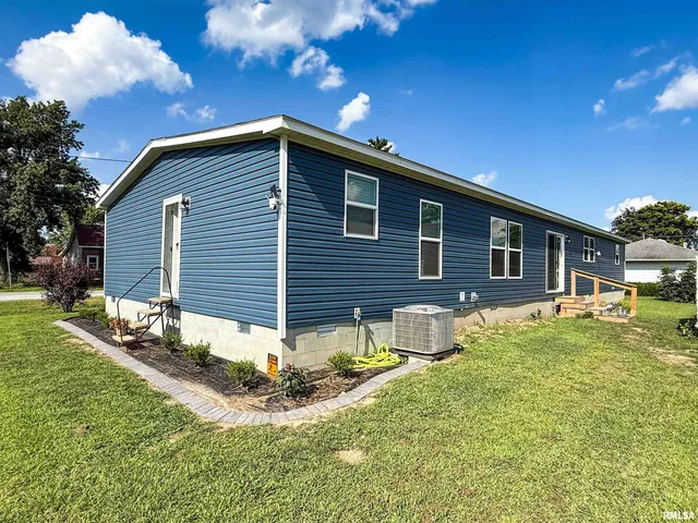 $215,000 | 119 South 6th Street Southwest, Clay City, IL 62824