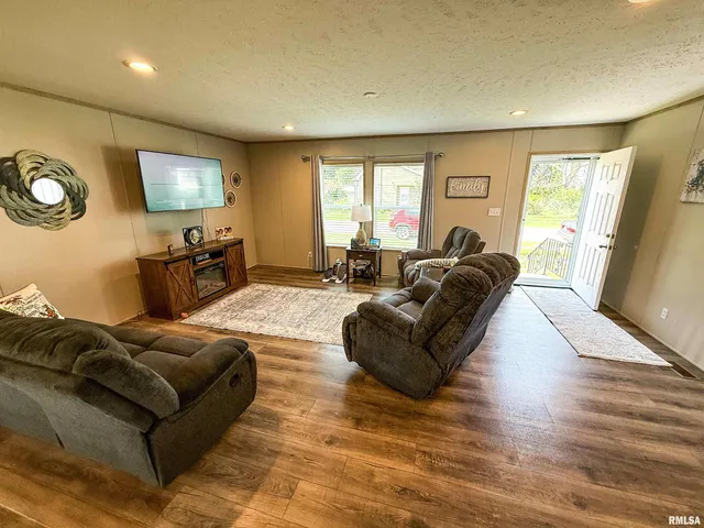 $215,000 | 119 South 6th Street Southwest, Clay City, IL 62824