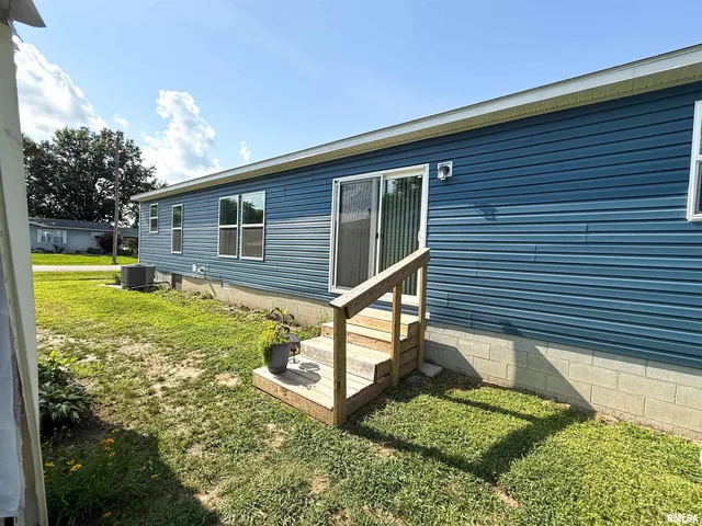 $215,000 | 119 South 6th Street Southwest, Clay City, IL 62824