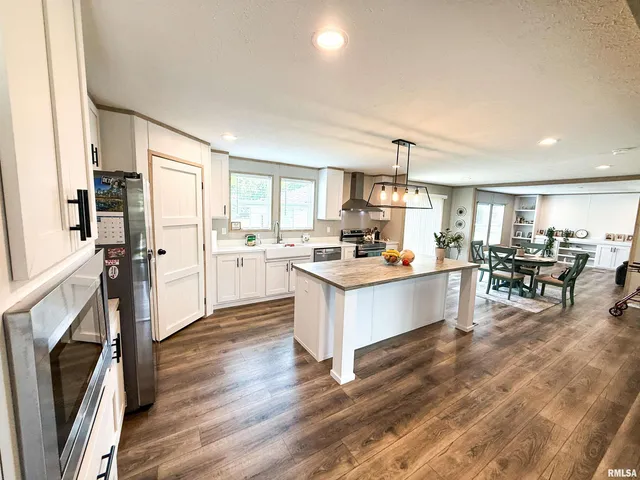 $215,000 | 119 South 6th Street Southwest, Clay City, IL 62824