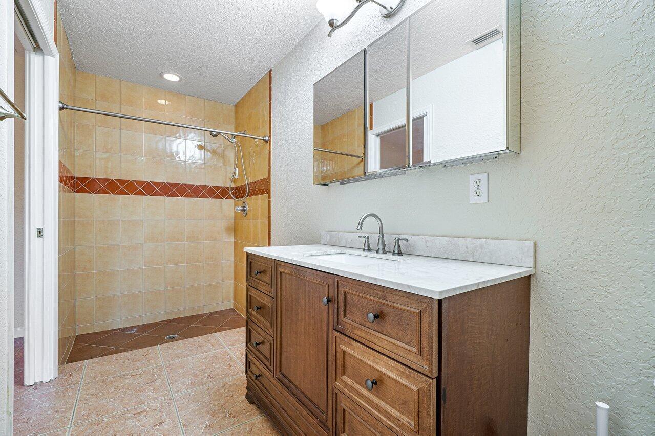 5592 1st Road Lake Worth, FL 33467 - Photo 16 of 22 016-55921stRoad-LakeWorth-FL-33467-SMALL