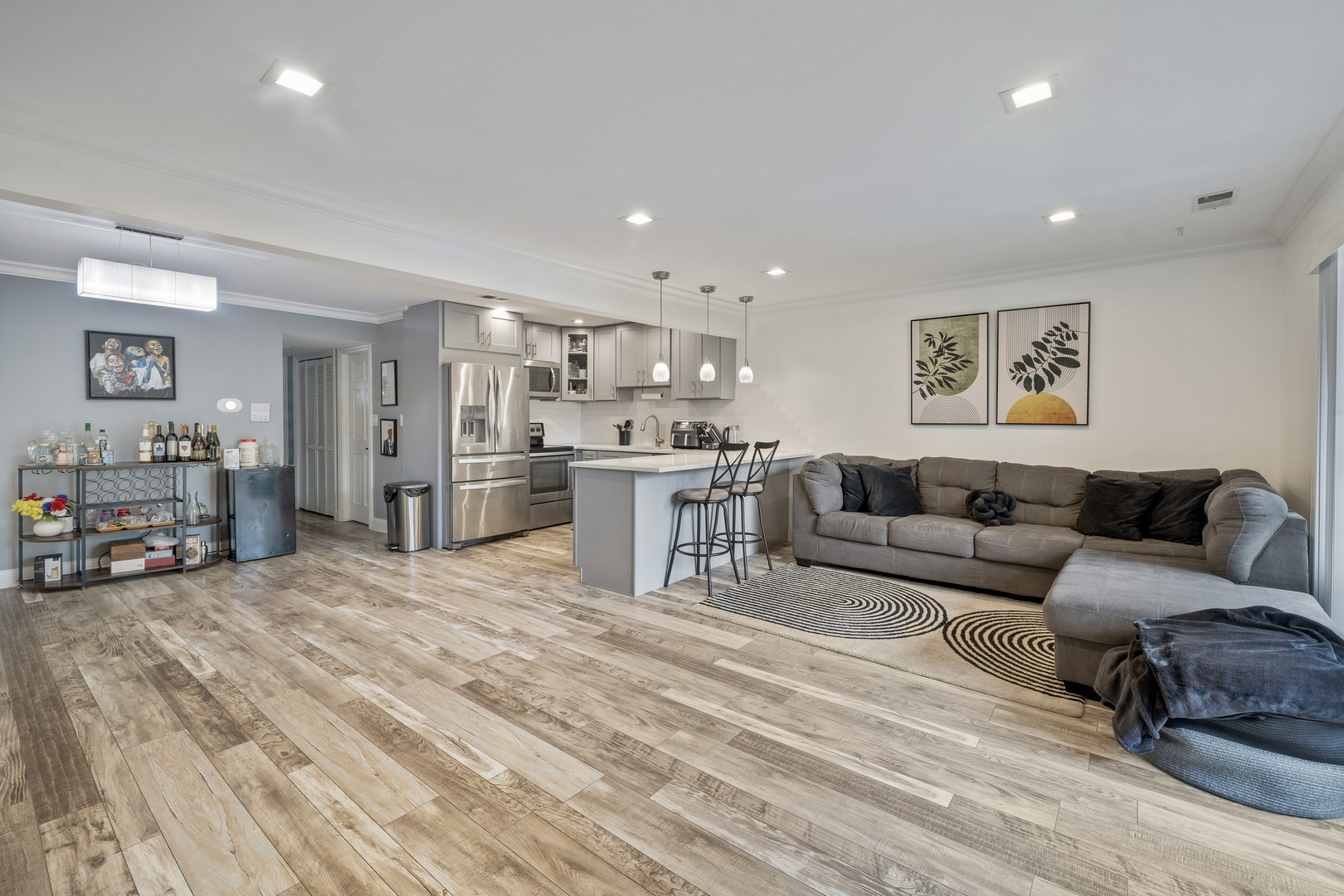 9654 Nottingham Avenue, Unit 2D Chicago Ridge, IL 60415 - Photo 2 of 10 Gallery Image 2