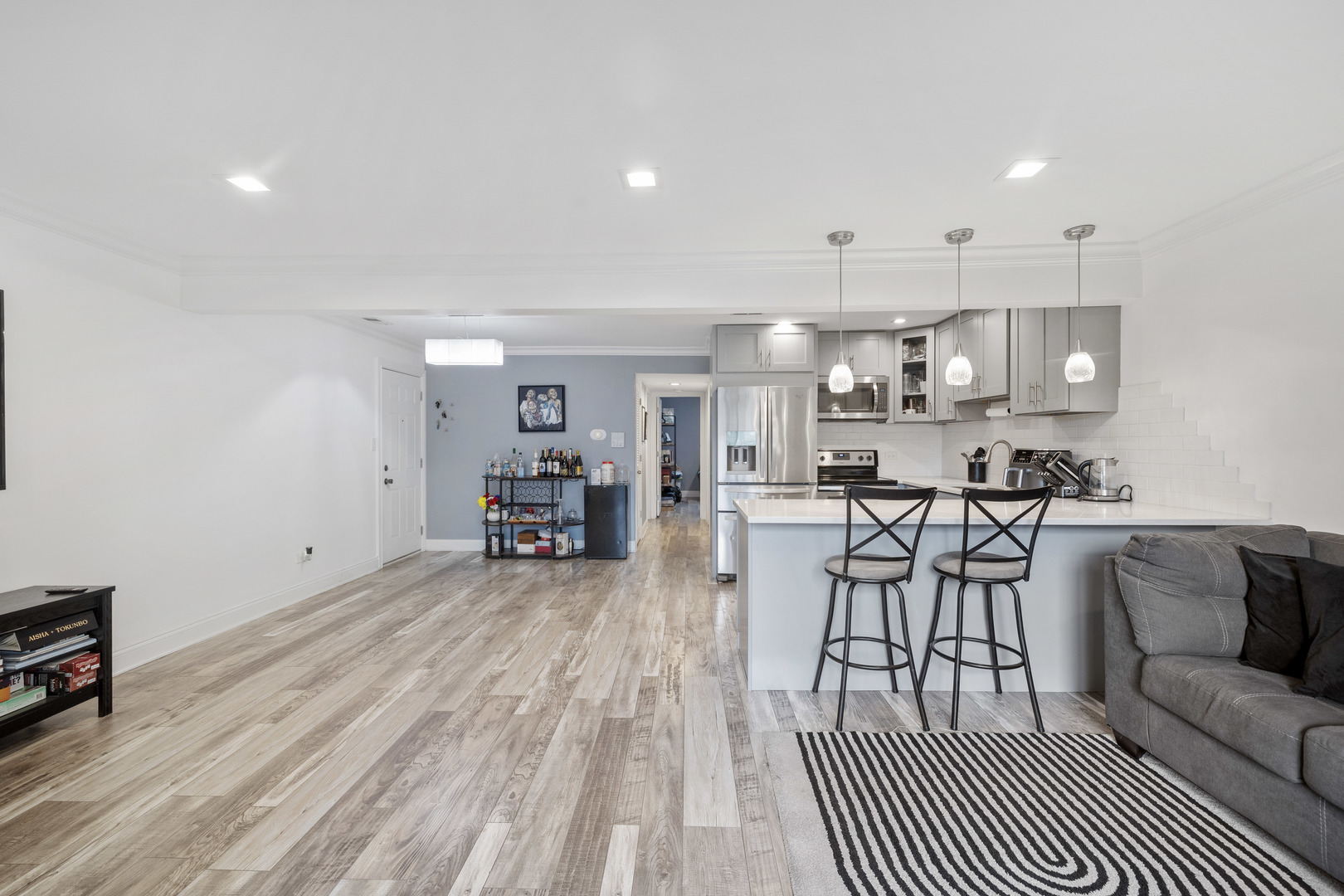 9654 Nottingham Avenue, Unit 2D Chicago Ridge, IL 60415 - Photo 4 of 10 Gallery Image 4