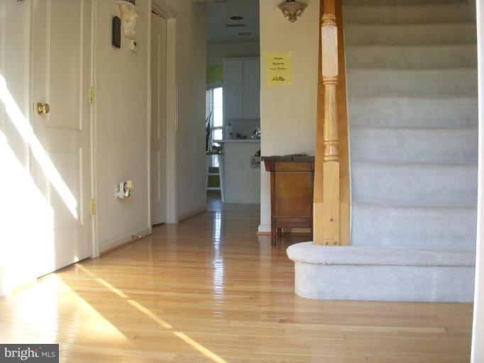 13808 Rockingham Road Germantown, MD 20874 - Photo 2 of 9 Entrance / Foyer