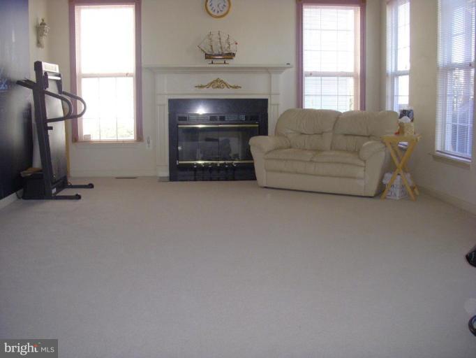 13808 Rockingham Road Germantown, MD 20874 - Photo 4 of 9 Family Room