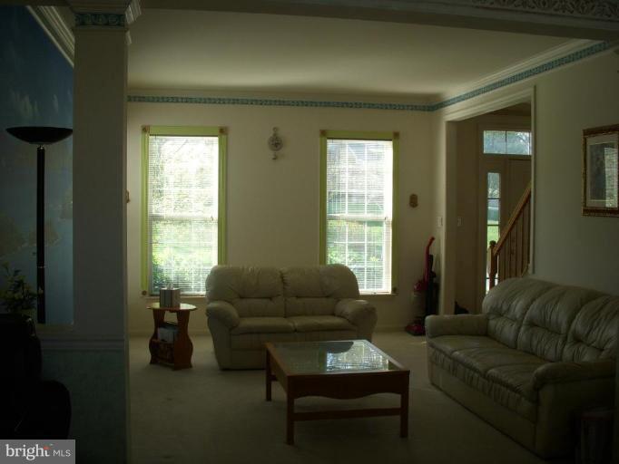 13808 Rockingham Road Germantown, MD 20874 - Photo 5 of 9 Living Room