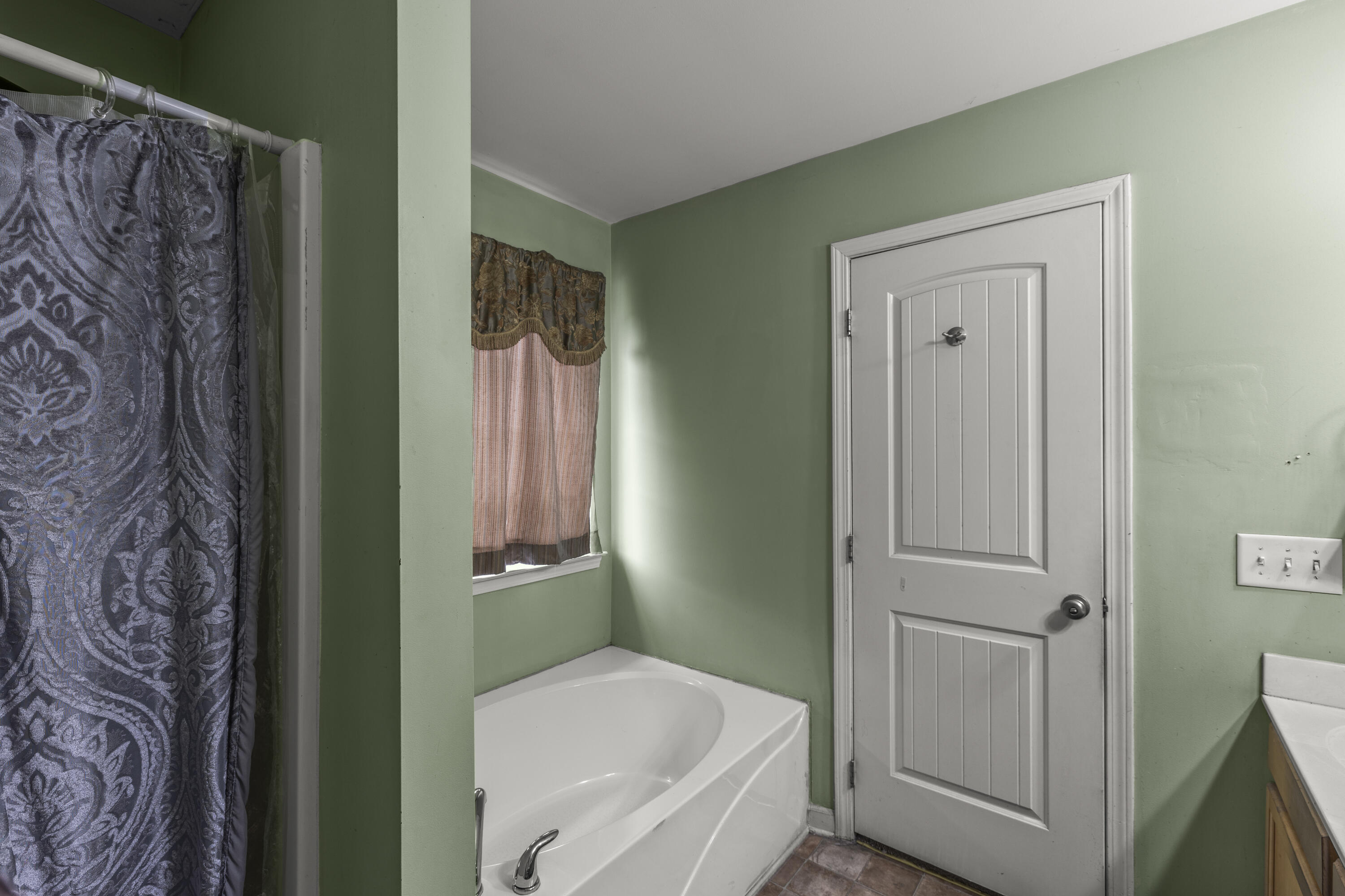 201 Legacy Lane Calhoun, GA 30701 - Photo 16 of 23 Bathroom