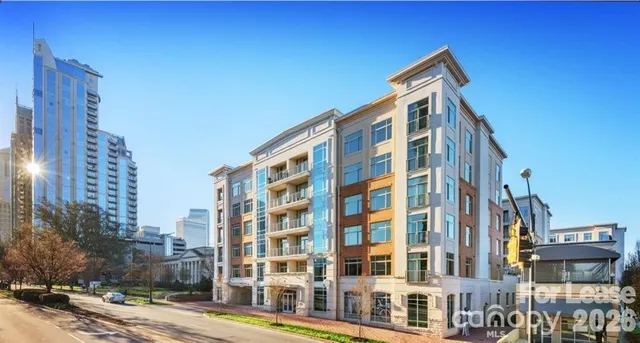 $1,698 | 425 West Trade Street, Unit 1FR, Charlotte, NC 28202