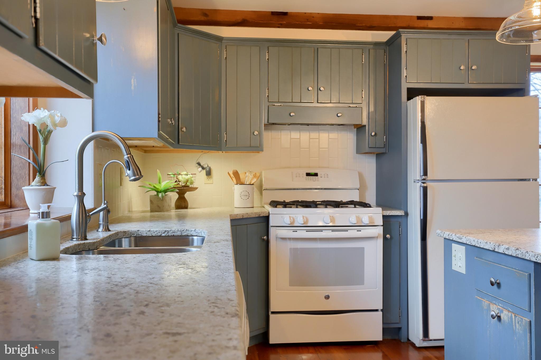14 Bentley Lane Lititz, PA 17543 - Photo 14 of 47 Kitchen