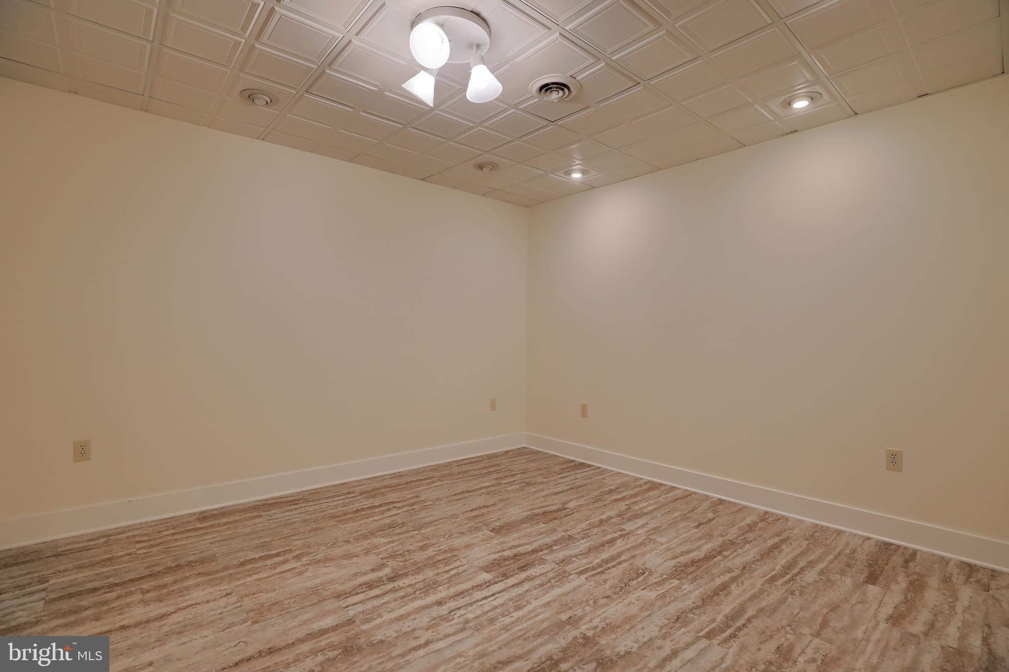 14 Bentley Lane Lititz, PA 17543 - Photo 33 of 47 LL Bedroom #5