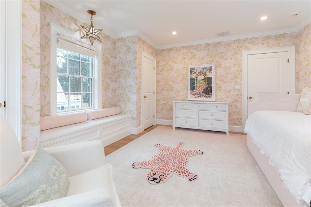 34 Chesterton Road Wellesley, MA 02481 - Photo 21 of 36 a spacious bathroom with a tub sink and mirror