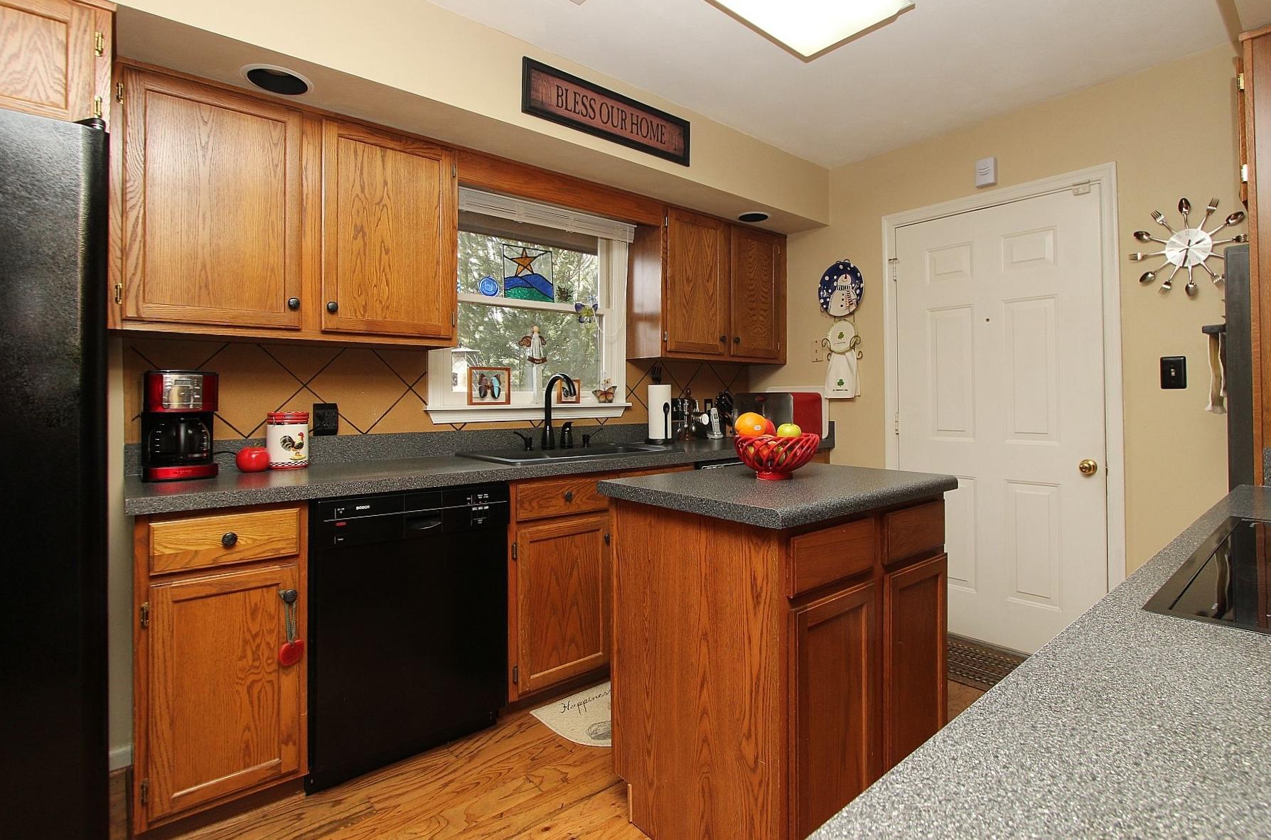 5629 Traders Path Roanoke, VA 24014 - Photo 13 of 47 Kitchen 2