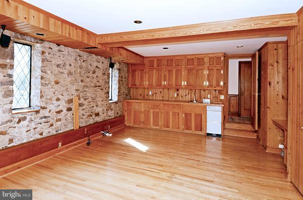 1008 Winding Way Baltimore, MD 21210 - Photo 14 of 30 Stone / brickwalls
